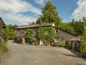 Family friendly 4 bedroom property with waterside views in Coniston, 8.8 miles South East of Scafell Pike