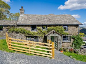 Family friendly 2 bedroom property with waterside views in Coniston, 8.1 miles South East of Scafell Pike