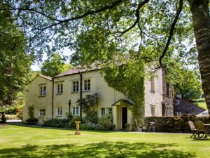 4 star 2 bedroom property with waterside views in Coniston, 8.8 miles South East of Scafell Pike