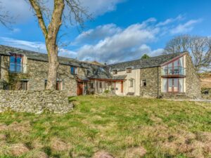 Luxury 4 bedroom property with a hot tub in South Lakeland, 9.2 miles South of Scafell Pike